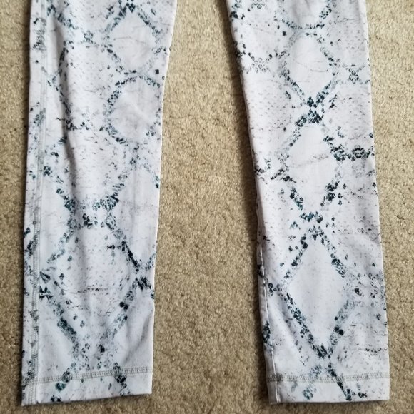 Varley | Pacific Sport Leggings in Python Print - Picture 8 of 9